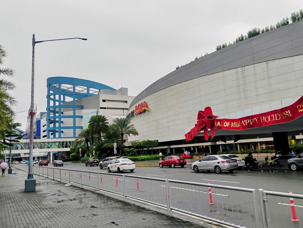 Filipino shopping malls